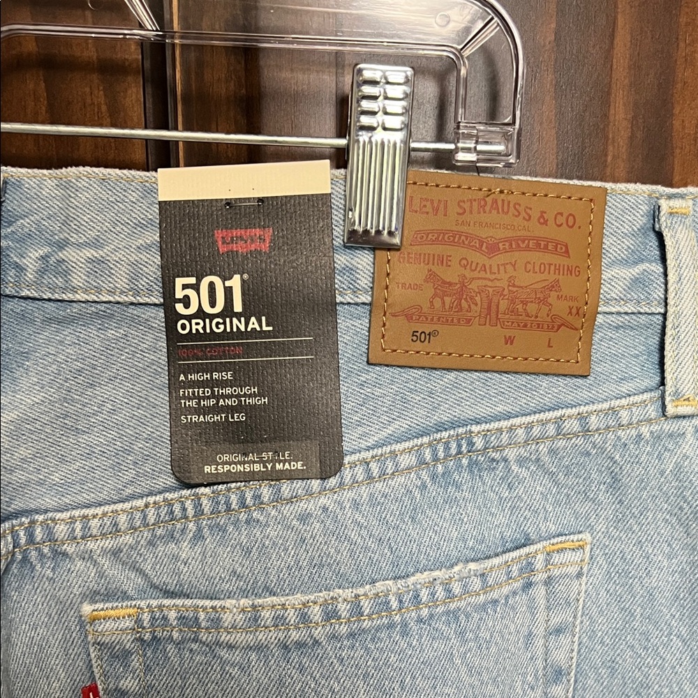Levi's Women's High Rise Light Blue Jeans - Picture 3 of 8